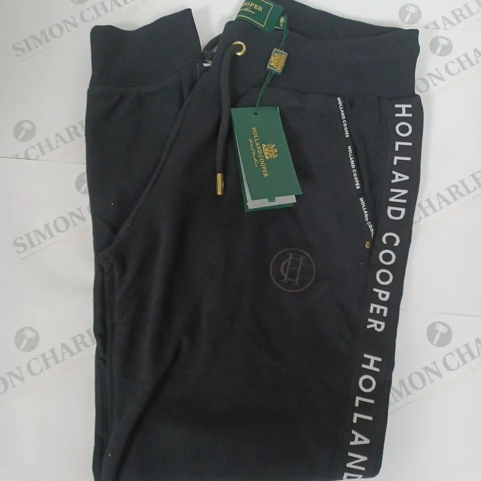 HOLLAND & COOPER DELUXE JOGGERS LOGO TAPE IN BLACK SIZE M