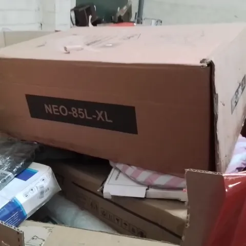 PALLET OF ASSORTED HOUSEHOLD GOODS AND PRODUCTS TO INCLUDE;WHEEL BARROW,RETRACTABLE SAFETY GATE,AREA RUG