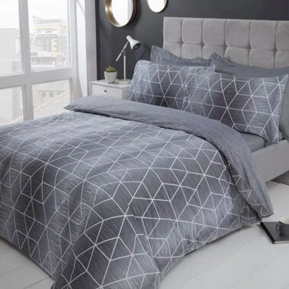 LARGE DIAMOND GEO GREY DUVET SET - SUPER KINGSIZE