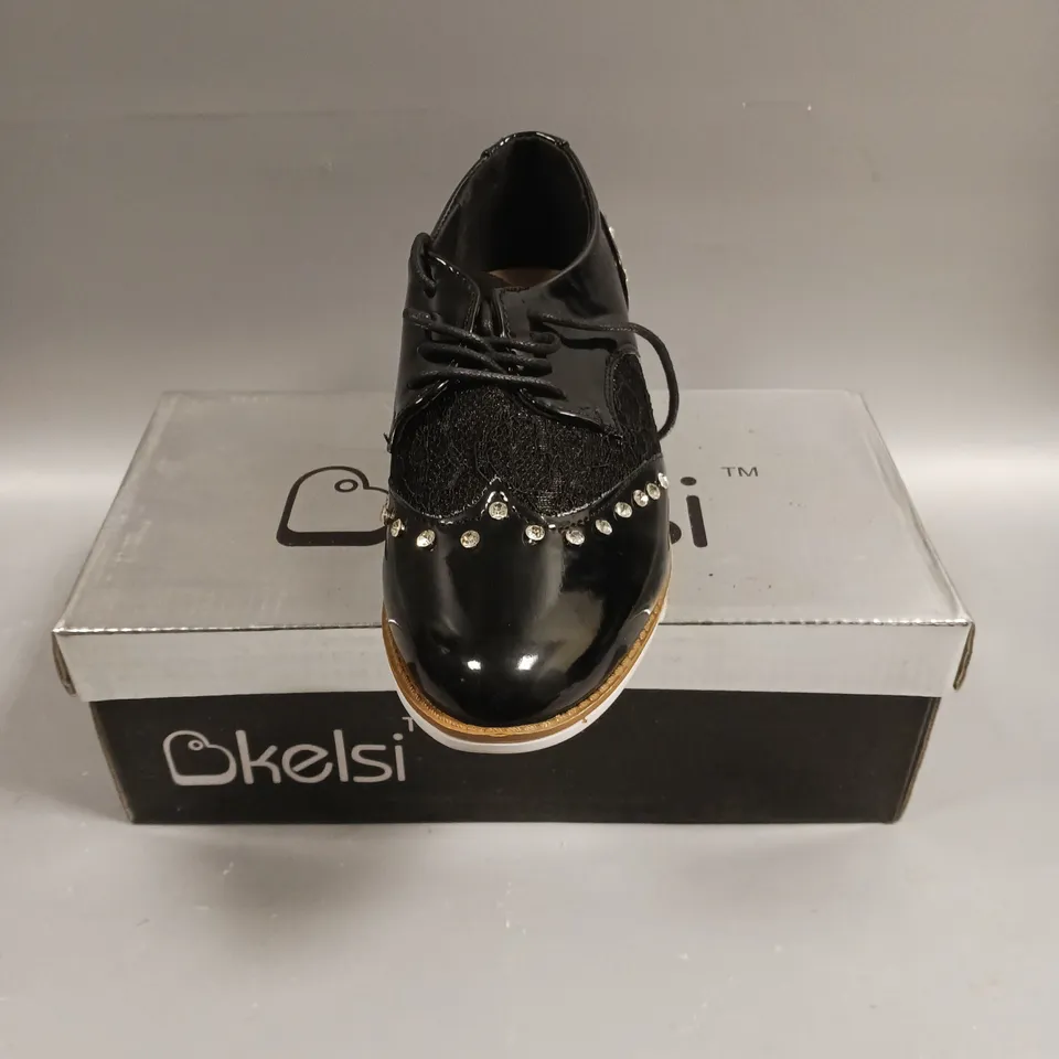 BOXED PAIR OF KELSI LACED SEQUINED SHOES IN BLACK - 4
