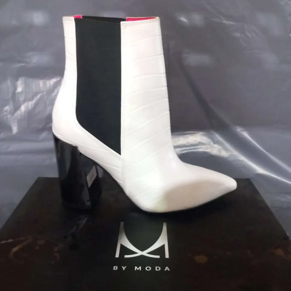 BOXED BY MODA AYLA WHITE SYNTHETIC ANKLE BOOTS SIZE 4