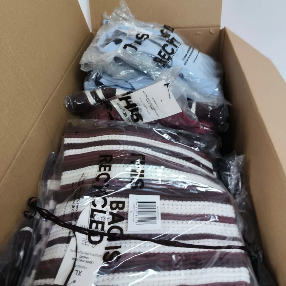 BOX OF APPROXIMATELY 20 ASSORTED CLOTHING ITEMS TO INCLUDE SCOOP RACER BACK TANK, LENNI KNIT MINI SHORT ETC