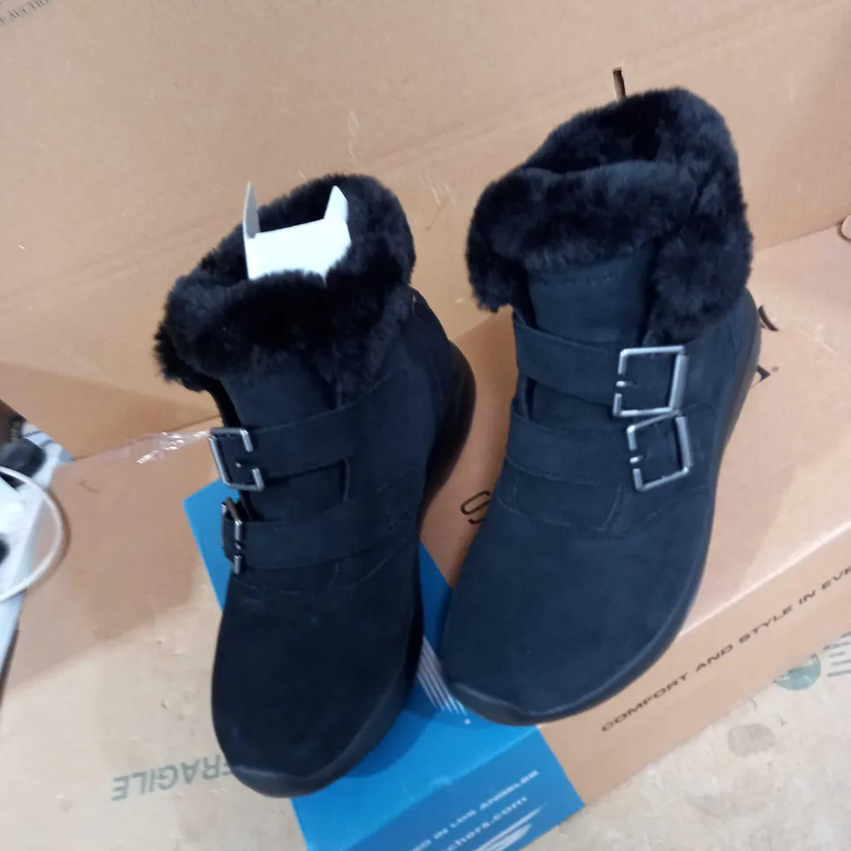 SKECHERS WINTER ON THE GO FAUX FUR TRIM BLACK BOOTS - UK SIZE 4.5