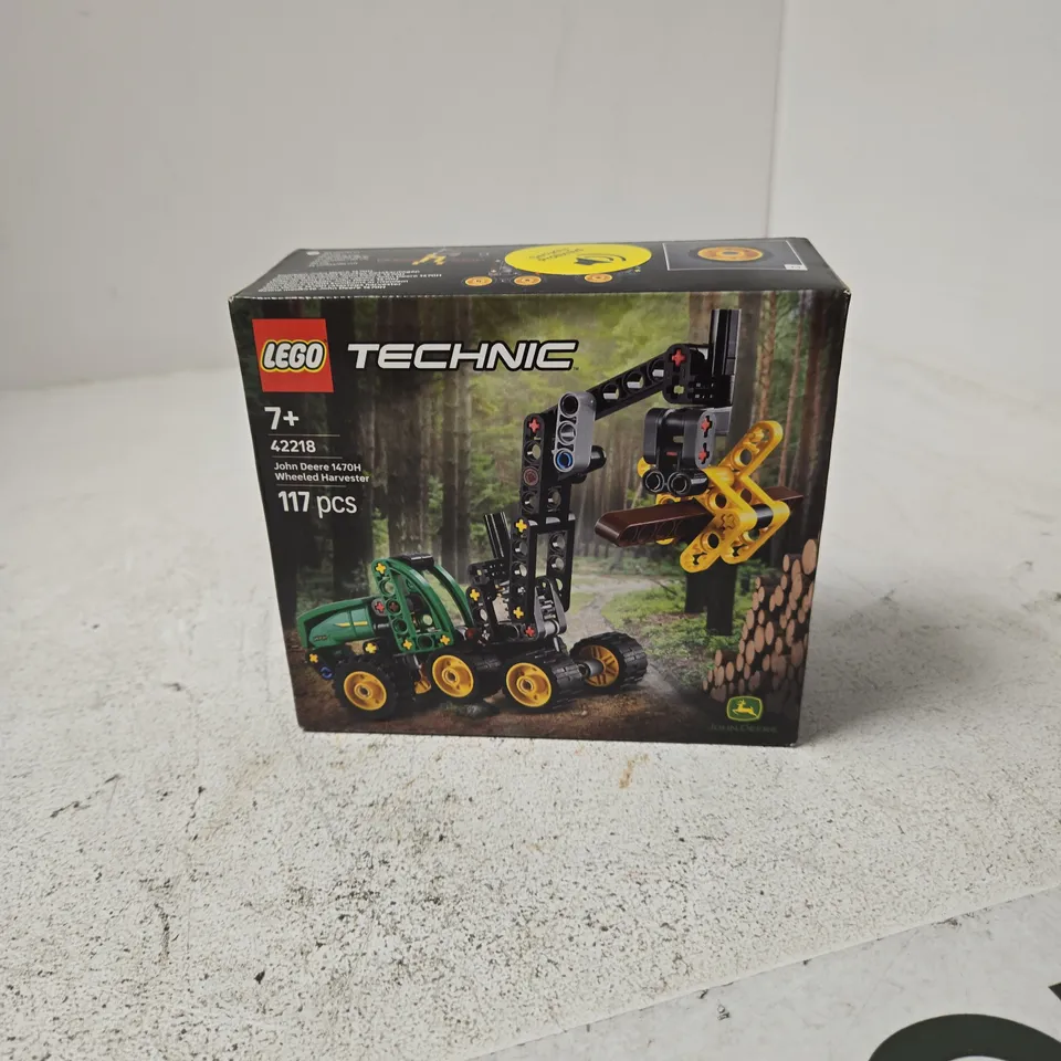 LEGO TECHNIC 42218 JOHN DEERE 1470H WHEELED HARVESTER (117 PCS)
