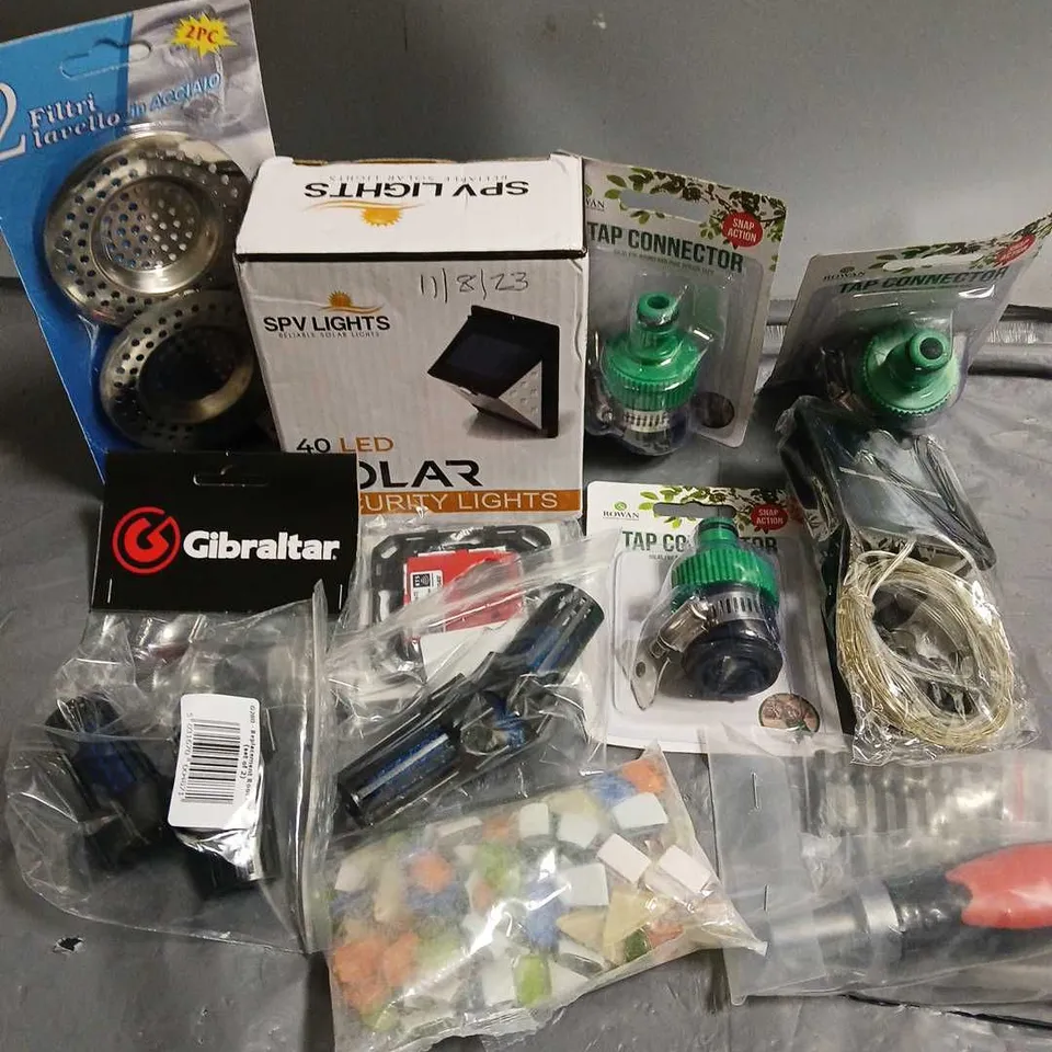 APPROXIMATELY 15 ASSORTED HOUSEHOLD ITEMS TO INCLUDE TAP CONNECTOR, SOLAR SECURITY LIGHTS, GIBRALTER HI-HAT CLUTCH, ETC