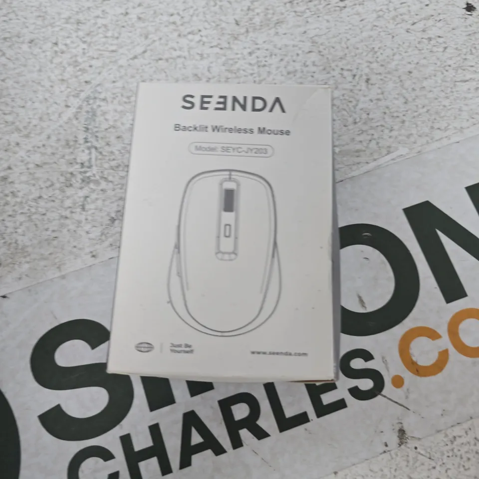 TOTE OF APPROXIMATELY 12 ASSORTED ITEMS TO INCLUDE: SEENDA WIRELESS MOUSE