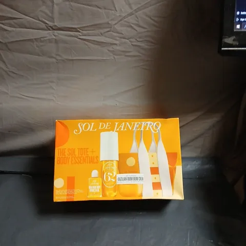 SOL DE JANEIRO THE SOL TOTE + BODY ESSENTIALS GIFT SET (BOXED)