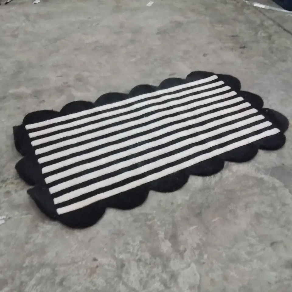 QUALITY DESIGNER AREA RUG - APPROXIMATELY 160X80CM