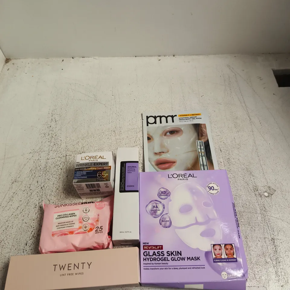 APPROXIMATELY 10 ASSORTED BEAUTY PRODUCTS INCLUDING L'OREAL PARIS GLASS SKIN HYDROGEL GLOW MASK, TWENTY LINT FREE WIPES AND COSRX AHA/BHA CLARIFYING TREATMENT TONER
