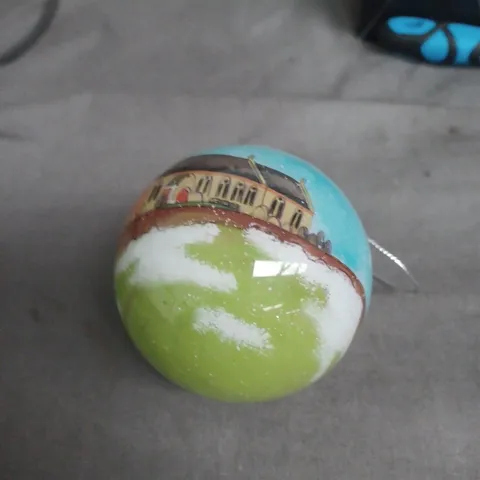 APPROXIMATELY 20 ASSORTED HOUSEHOLD ITEMS INCLUDING CHRISTMAS BAUBLE , SPORT TAPE AND PET GROOMING TOOL