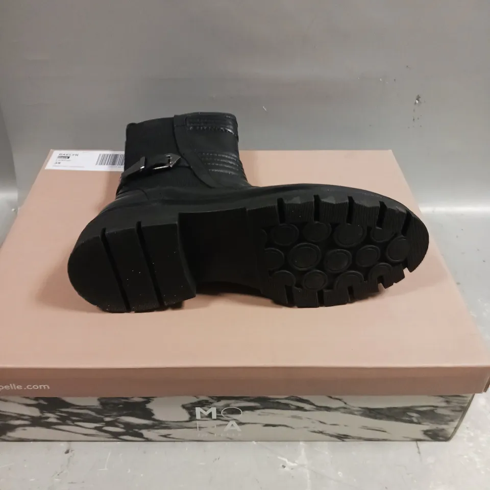 BOXED PAIR OF MODA IN PELLE RAELYN RIBBED CALF LENGTH BOOT - 6