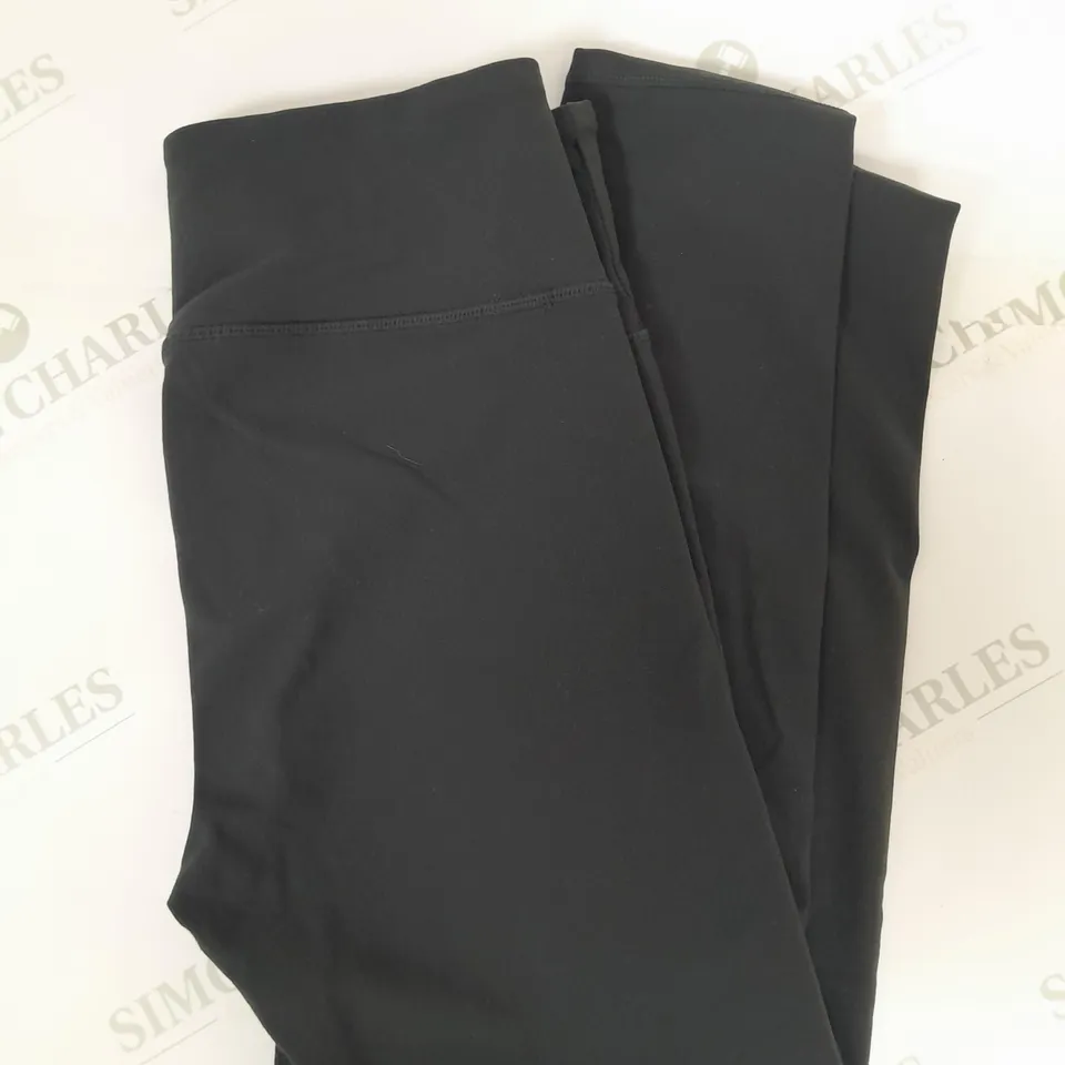 APPROXIMATELY 18 ASSORTED COTTON ON CLOTHING ITEMS TO INCLUDE OVERSIZED CREW SWEATER SIZE L, WIDE LEG JEANS SIZE 40, LEGGINGS SIZE M, WOVEN CARGO PANTS SIZE L