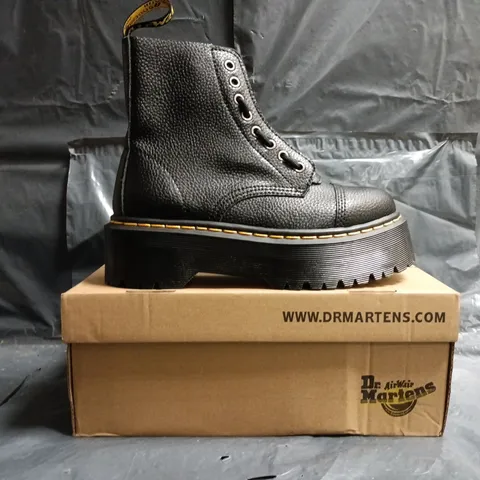 BOXED PAIR OF DR MARTENS ANKLE BOOTS IN BLACK SIZE UK 5.5