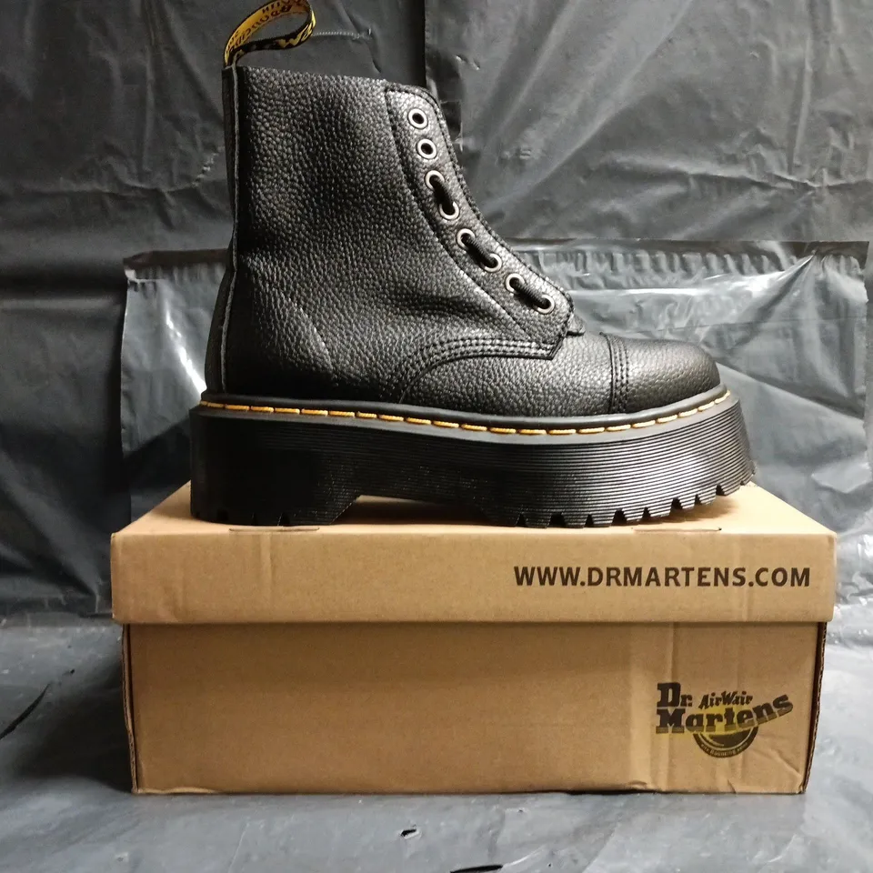 BOXED PAIR OF DR MARTENS ANKLE BOOTS IN BLACK SIZE UK 5.5
