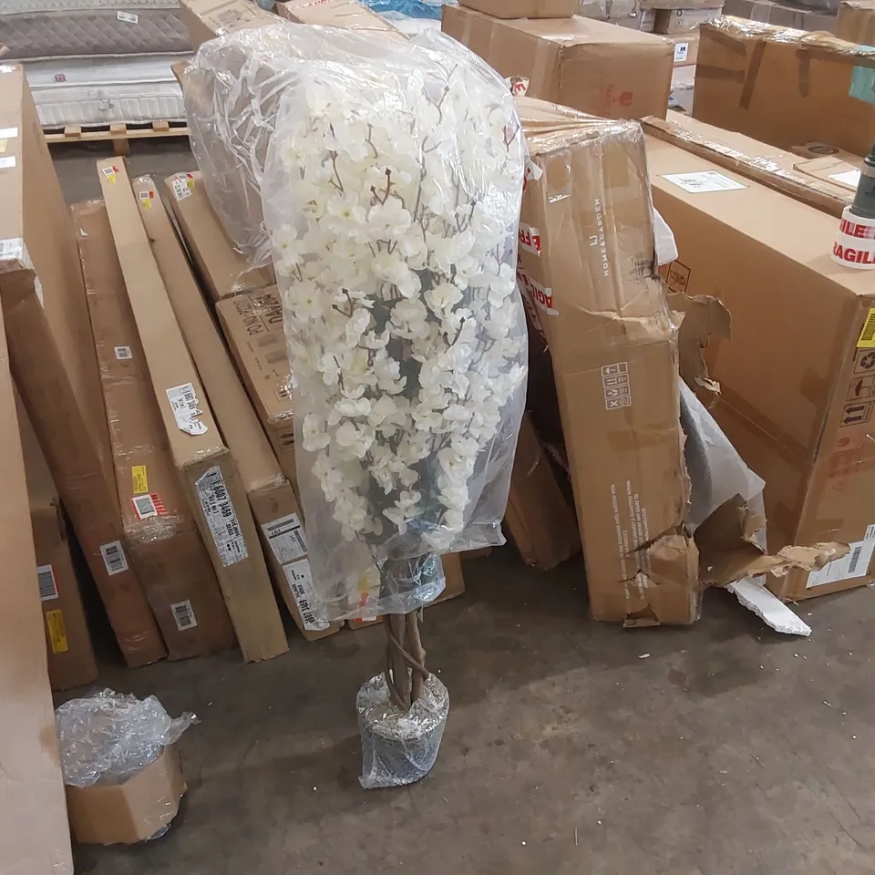 BOXED PLASTIC, SILK ARTIFICIAL ARRANGEMENT IN POT (1 BOX)