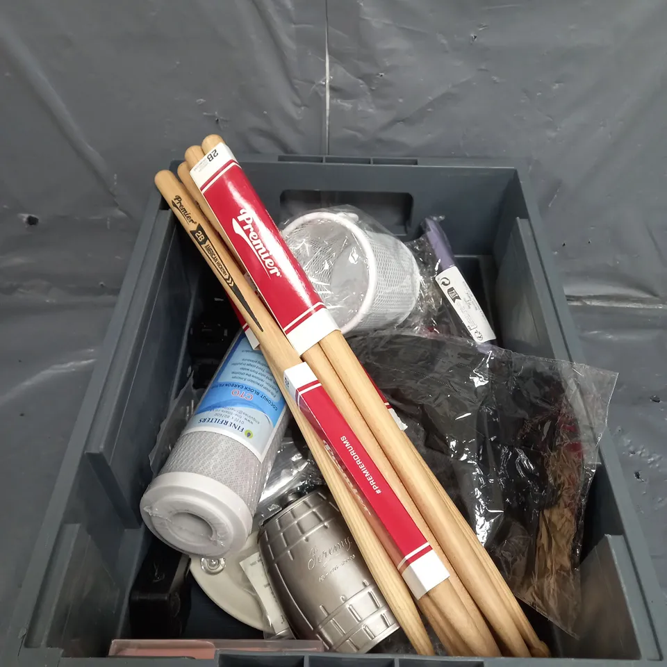 APPROXIMATELY 10 ASSORTED HOUSEHOLD ITEMS TO INCLUDE DRUM STICKS , CARBON FILTERS , WHISKEY FLASK , ETC 
