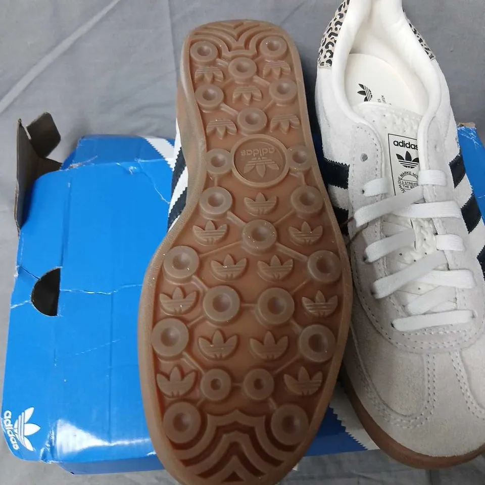 ADIDAS GAZELLE INDOOR W WOMEN'S SNEAKERS – WHITE/LEOPARD HEEL, US 7.5 (UK 6)