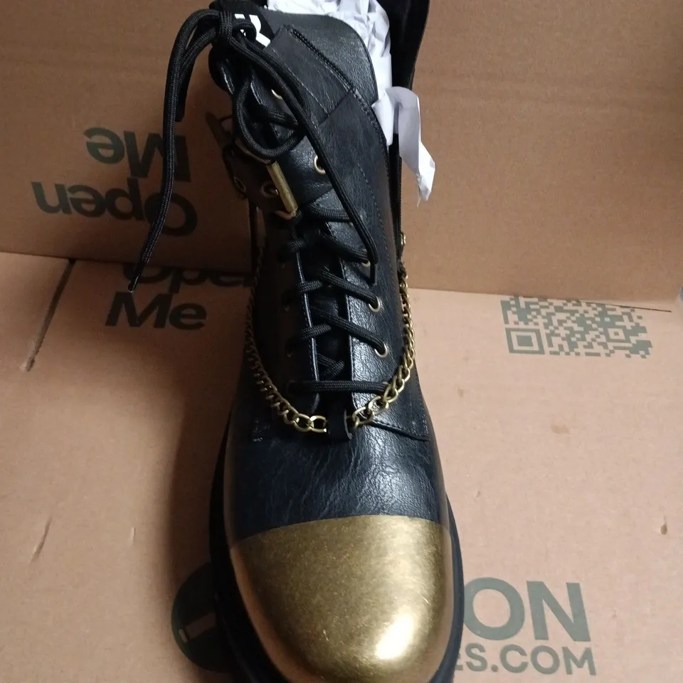 BOXED KOI VINTAGE BORIN MENS PLATFORM BOOTS IN FADED ASH, UK 11