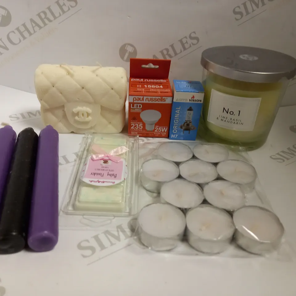 BOX OF APPROX 10 HOUSEHOLD ITEMS TO INCLUDE ASSORTED SCENTED CANDLES AND WAX MELTS