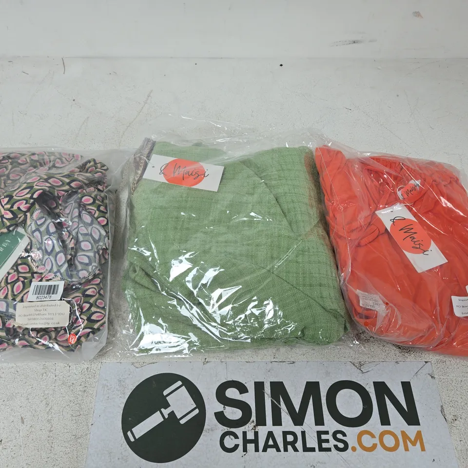 Clothing & Accessories – Assorted packaged textiles (VERIFY) WOMEN'S CLOTHING BUNDLE – APROX 20 ITEMS TO INCLUDE CLOTHING ITEMS JUMPERS , TOPS AND DRESSES 