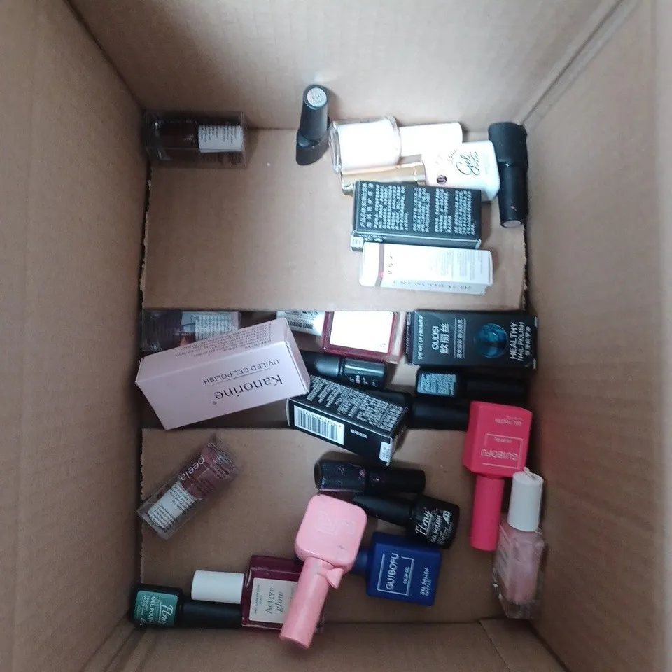 APPROXIMATELY 20 BOTTLES OF NAIL VARNISH TO INCLUDE RIMMEL, ESSIE AND PEELA