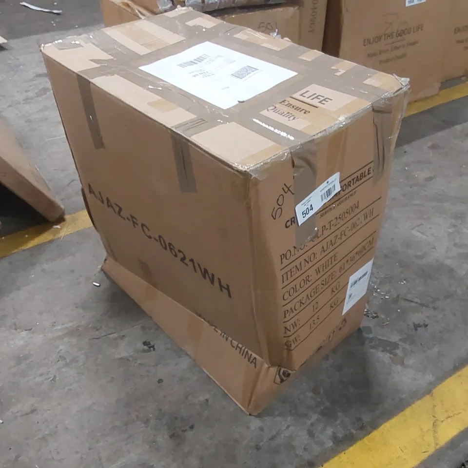 BOXED WHITE OFFICE/GAMING CHAIR