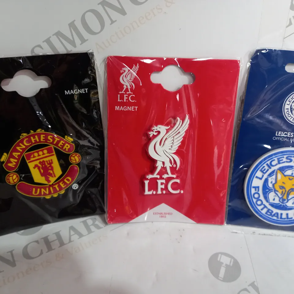 APPROXIMATELY 30 OFFICIALLY LICENSED FOOTALL CLUB MAGNETS TO INCLUDE MANCHESTER UNITED, LIVERPOOL, LEICESTER CITY, NEWCASTLE, WEST HAM, ARSENAL, CHELSEA