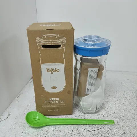 BOXED KEFIR FERMENTER KIT WITH JAR, BLUE LID AND GREEN SCOOP