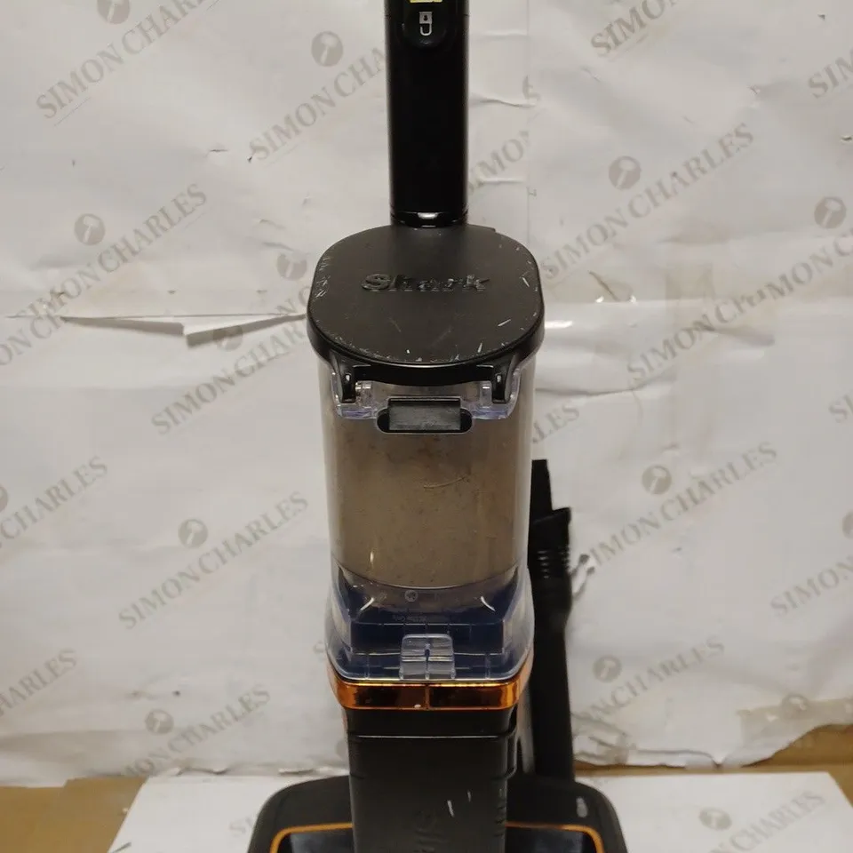 SHARK CORDLESS STICK VACUUM CLEANER IZ300UK