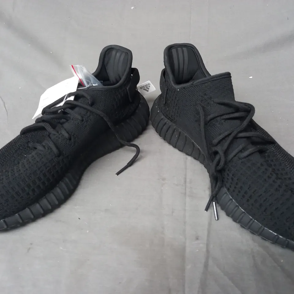 PAIR OF ADIDAS YEEZY BOOST 350 V2 SHOES IN BLACK UK SIZE 8