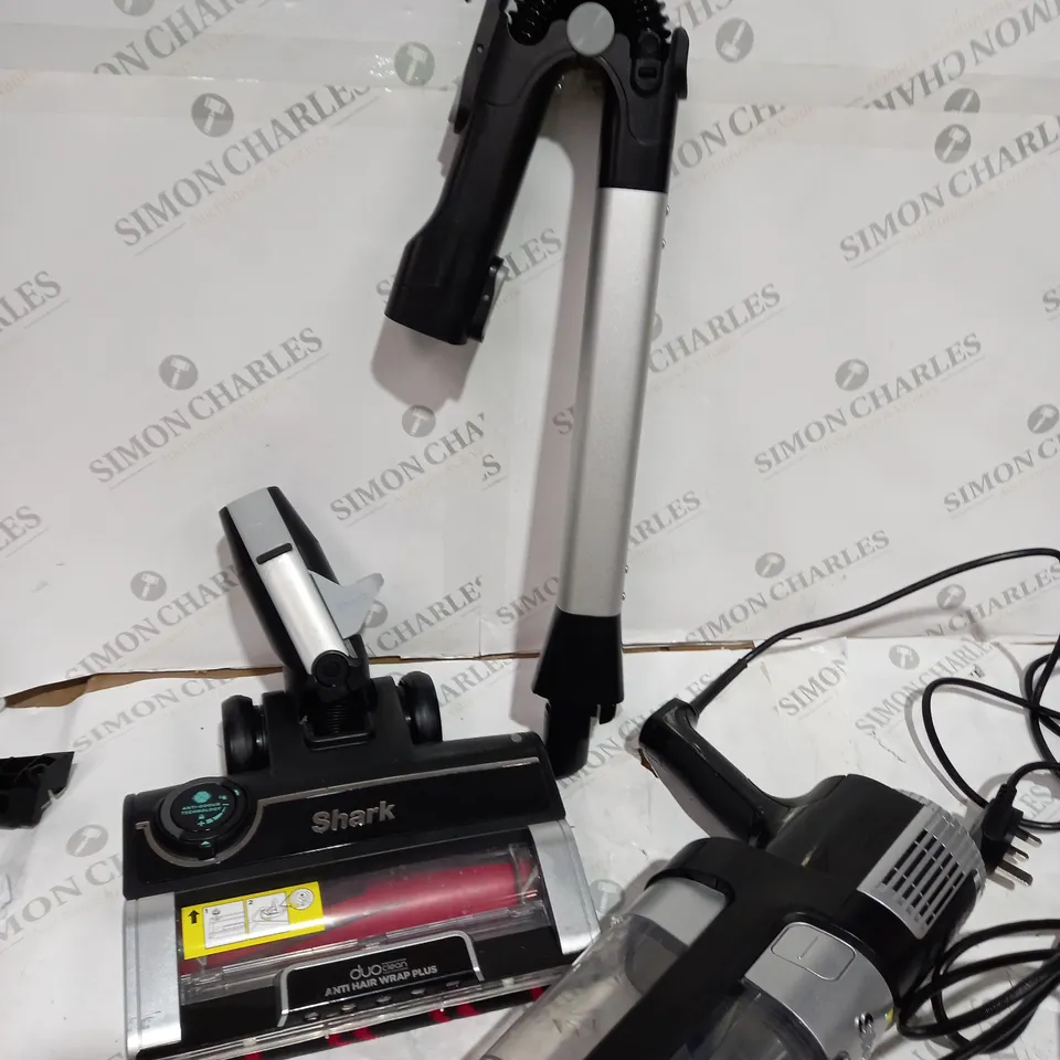 BOXED SHARK STRATOS ANTI HAIR WRAP PET PRO VACUUM CLEANER