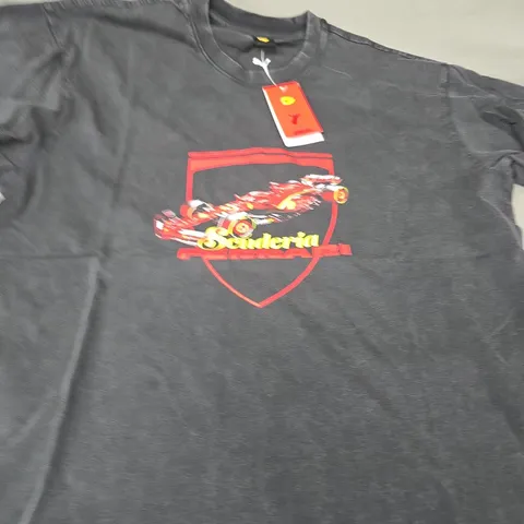 FERRARI FANWEAR DRIVERS TEE – BLACK, SIZE M (MEN) – PUMA LICENSED