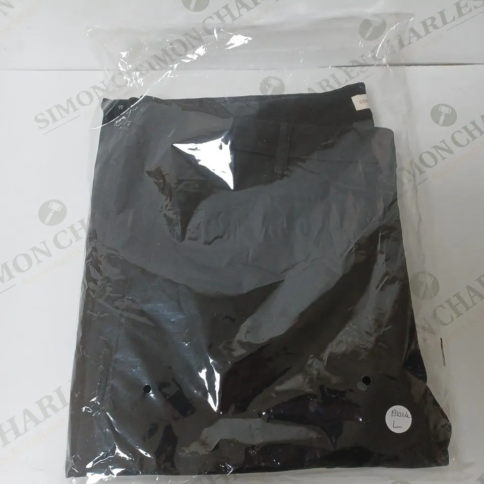 SEALED SET OF 6 BRAND NEW CORPORATIVE STYLE BLACK CHINOS - LARGE