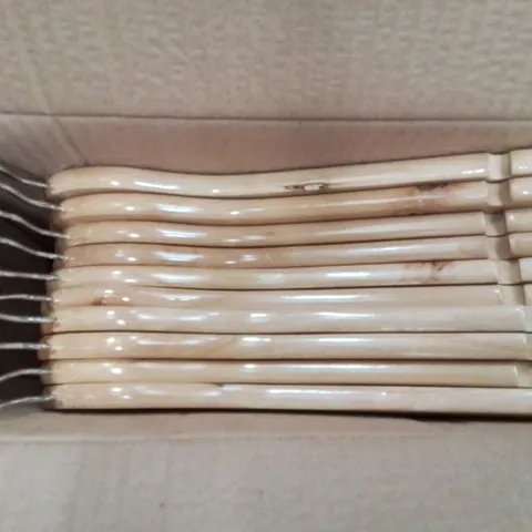 BOXED KEPLIN 20 PACK OF WOODEN COAT HANGERS
