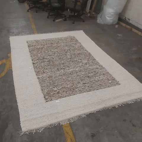 QUALITY DESIGNER AREA RUG - APPROXIMATELY 290 x 200cm