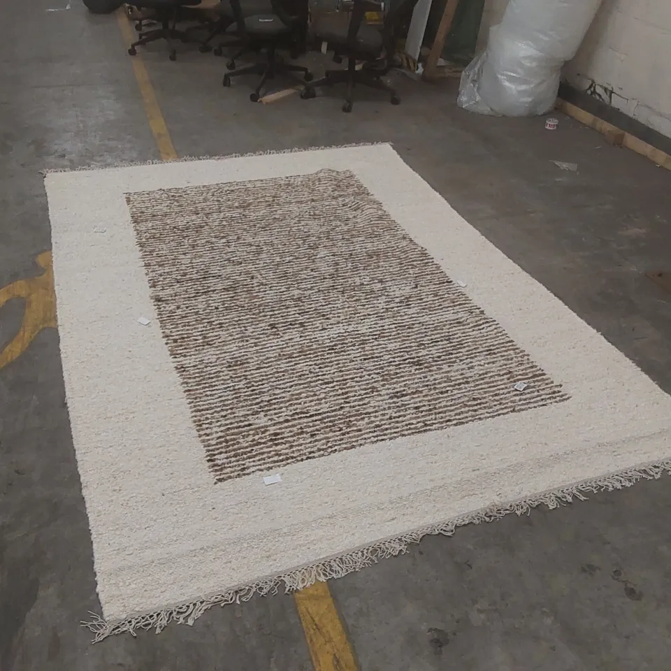 QUALITY DESIGNER AREA RUG - APPROXIMATELY 290 x 200cm