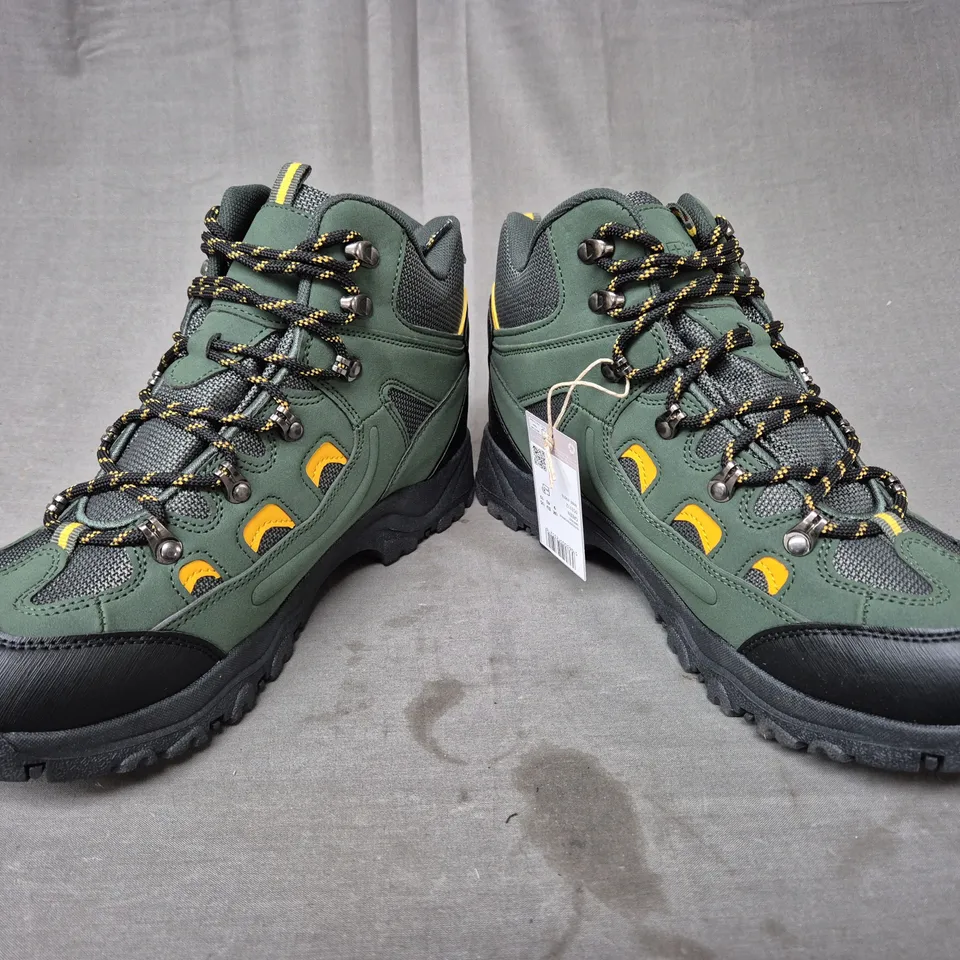 BOXED PAIR OF MOUNTIAN WAREHOUSE ADVENTURER WATERPROOF HIKING BOOTS IN GREEN UK SIZE 9