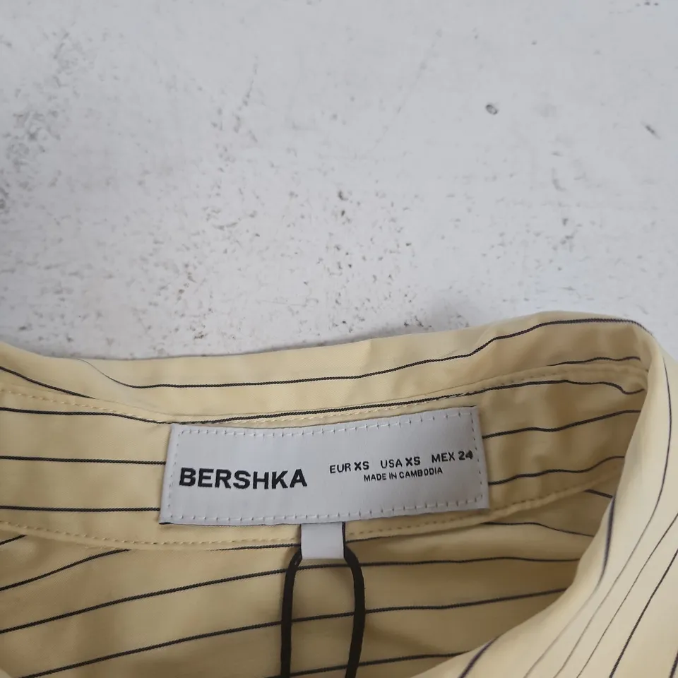 BERSHKA STRIPED BUTTON-DOWN SHIRT – XS 