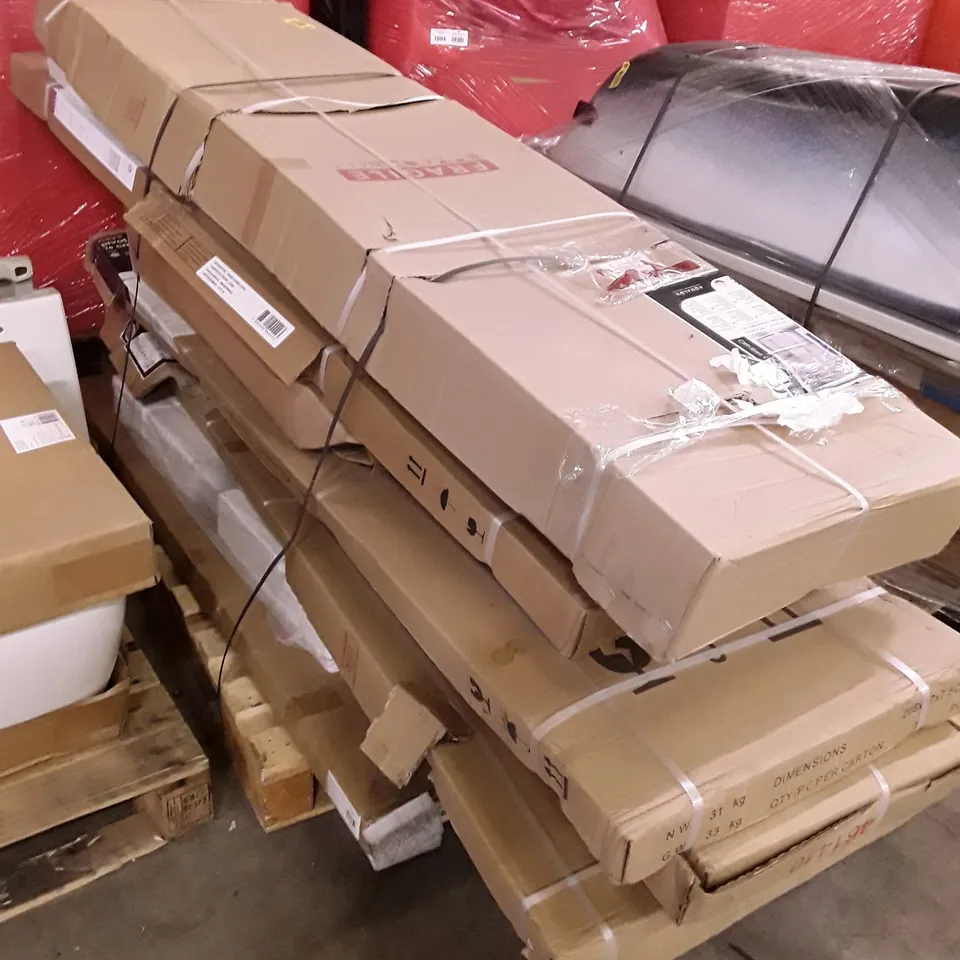 PALLET OF ASSORTED SHOWER PANELS & SHOWER TRAYS