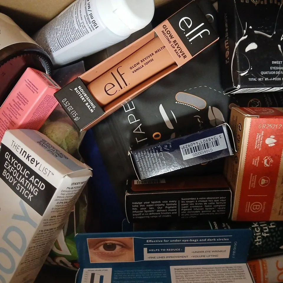 APPROX 12 ASSORTED BEAUTY PRODUCTS TO INCLUDE ORAL B BRUSH HEADS, L'OREAL ELVIVE SHAMPOO, TALLOW DEODORANT, ETC