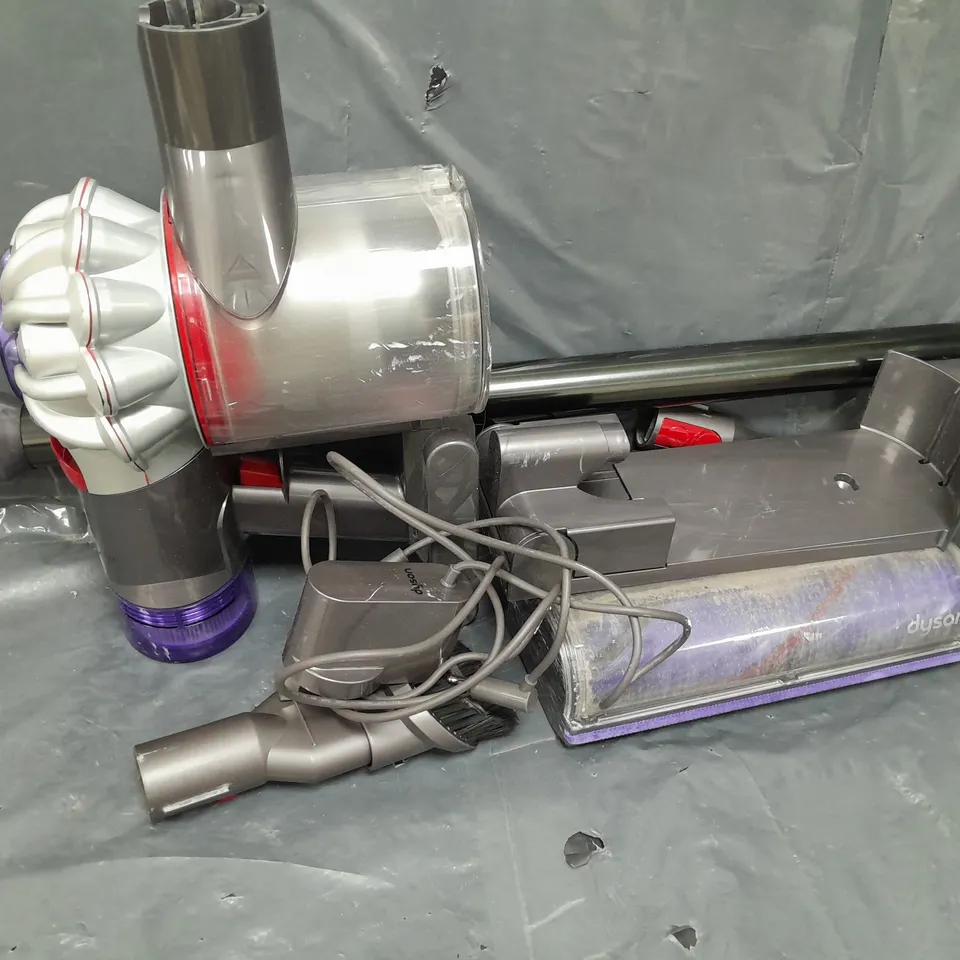 DYSON V8 CORDLESS VACUUM CLEANER