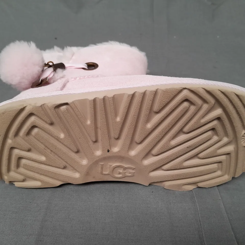 PAIR OF UGG BOOTS IN PALE PINK SIZE UK 3