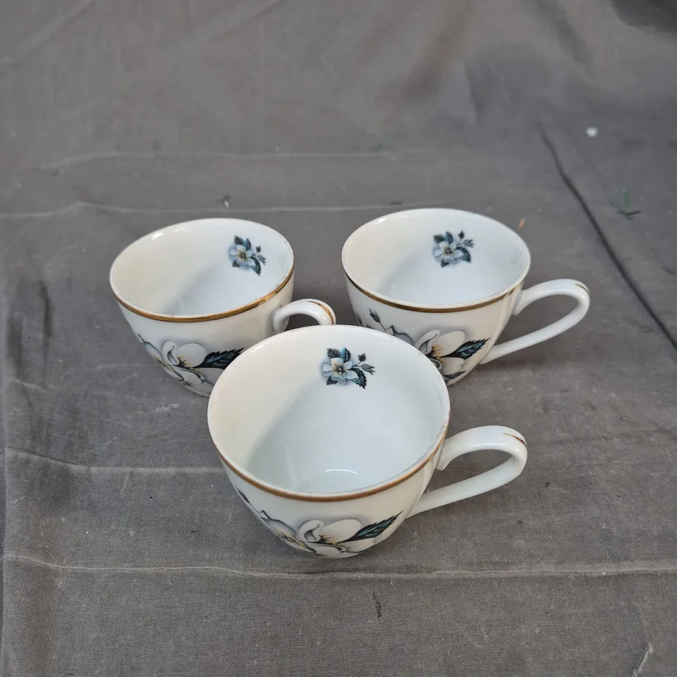THREE PORCELAIN TEACUPS WITH BLUE FLORAL DESIGN AND GILT RIMS – CZECH/CZECHOSLOVAKIA MARK