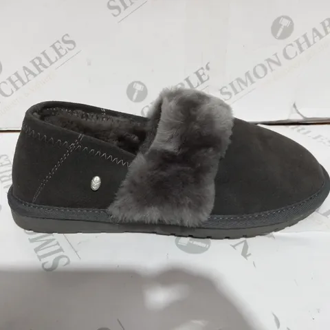 EMU AUSTRALIA CHARCOAL GREY SLIPPERS - SIZE 4