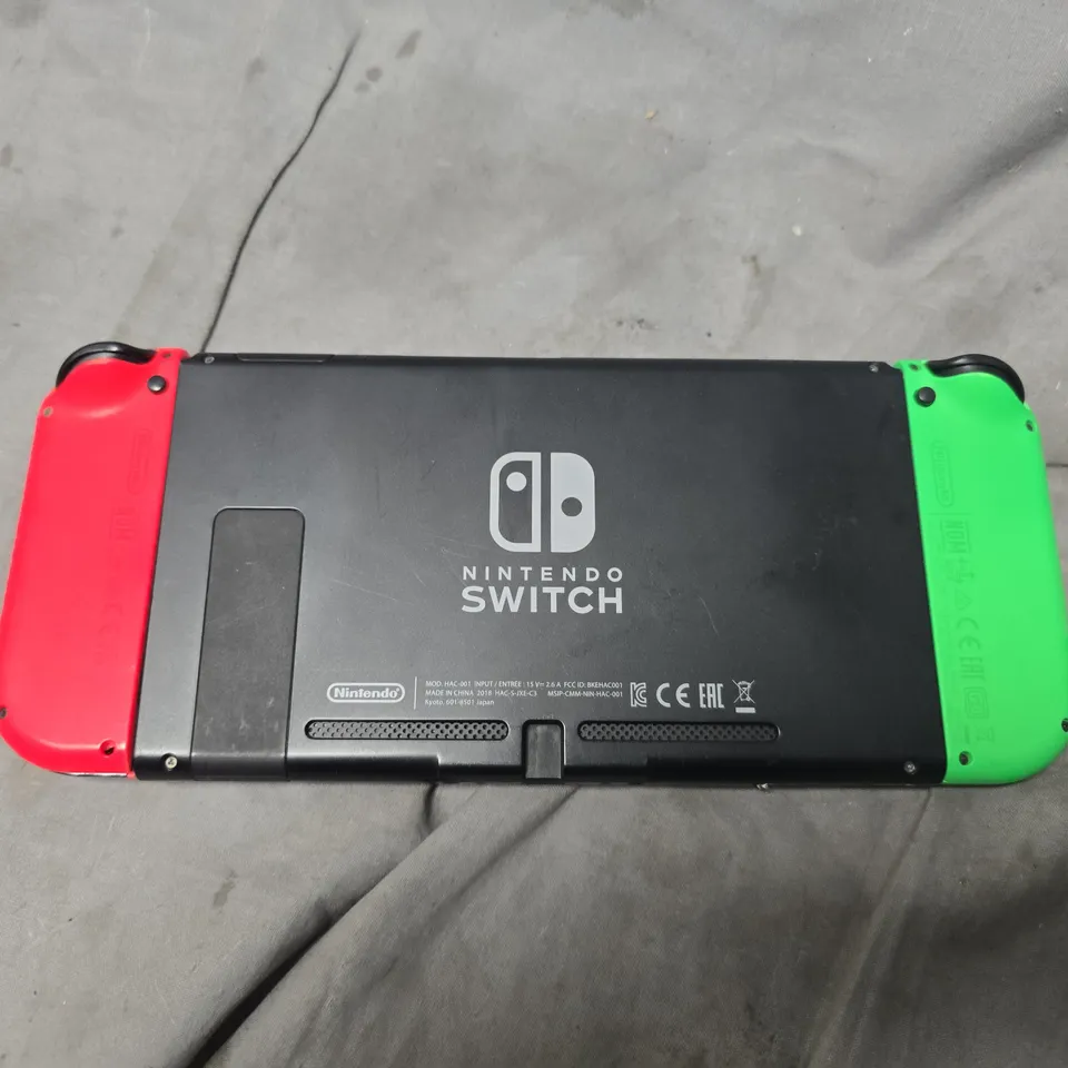 NINTENDO SWITCH GAMING CONSOLE - HAC-001
