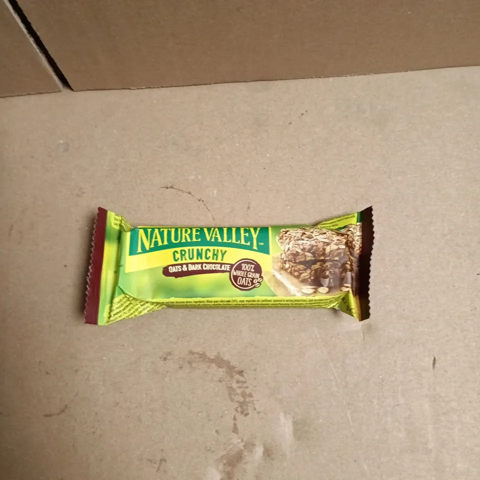 NATURE VALLEY CRUNCHY OATS & DARK CHOCOLATE BARS – APPROX 30 BARS (BULK BOX)