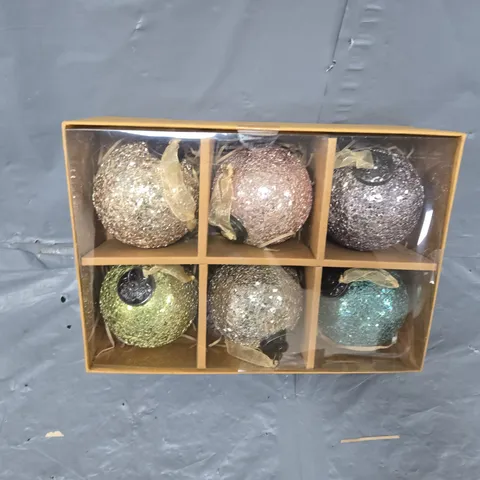 BOX OF APPROXIMATELY 10 BOXES OF GLASS BAUBLES - 6 PER BOX