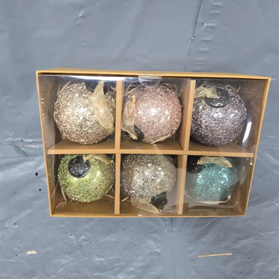 BOX OF APPROXIMATELY 10 BOXES OF GLASS BAUBLES - 6 PER BOX