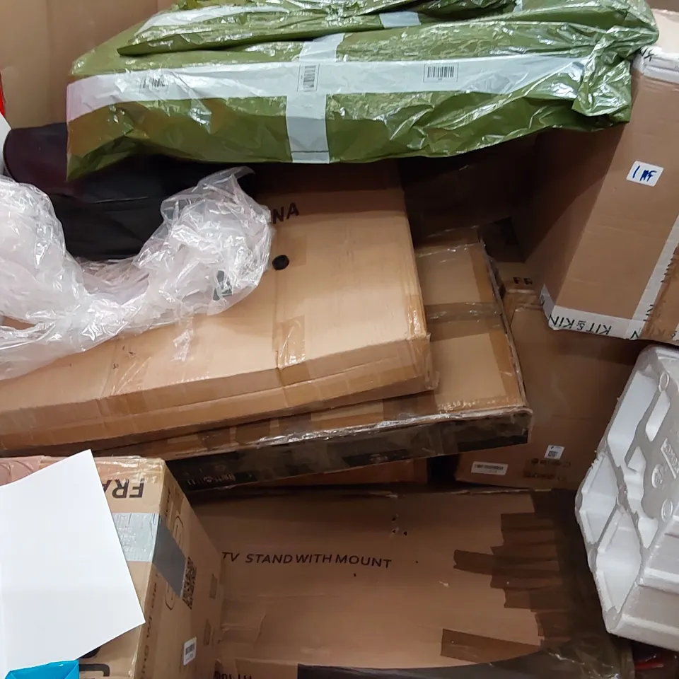 PALLET OF ASSORTED ITEMS INCLUDING: OFFICE CHAIR, TURNTABLE HI-FI SYSTEM WITH SPEAKERS, MASTICATING WHOLE FRUIT JUICER, FULL MOTION TV WALL MOUNT