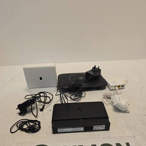 TOTE OF APPROXIMATELY 10 ASSORTED ITEMS INCLUDING NOKIA-ONT, EE SMRT HYBRID CONNECT HC10A AND A BT HUB